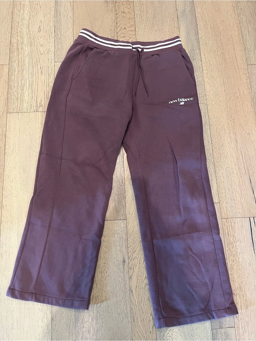 New balance purple and white fleece draw string sweatpants